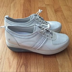Get Fit by Grasshoppers Toggle Platform Sneakers